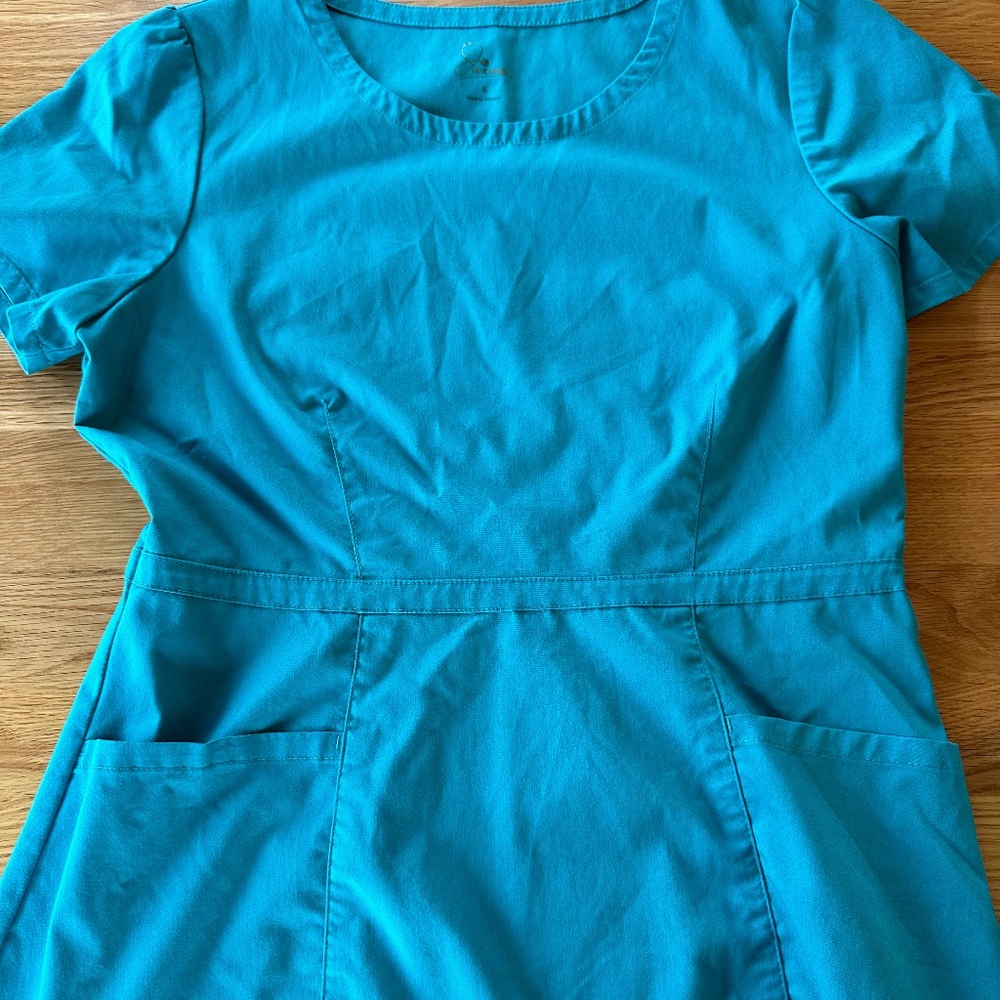 Jaanuu scrub top size small